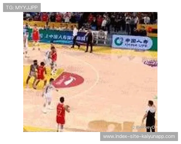 小将逆天隔扣逼得全场哗然——CBA赛场上的惊艳一瞬